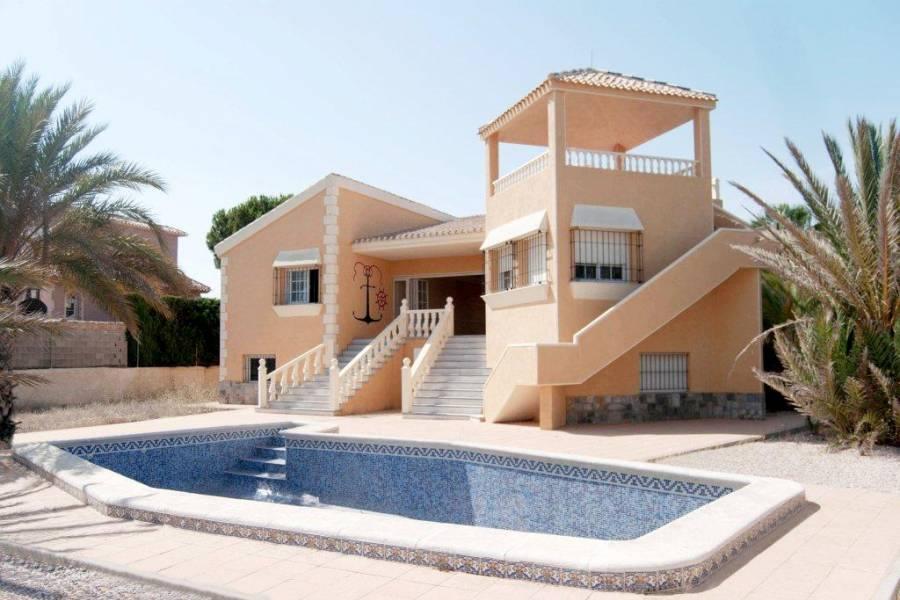 Villa for sale in La Manga del Mar Menor